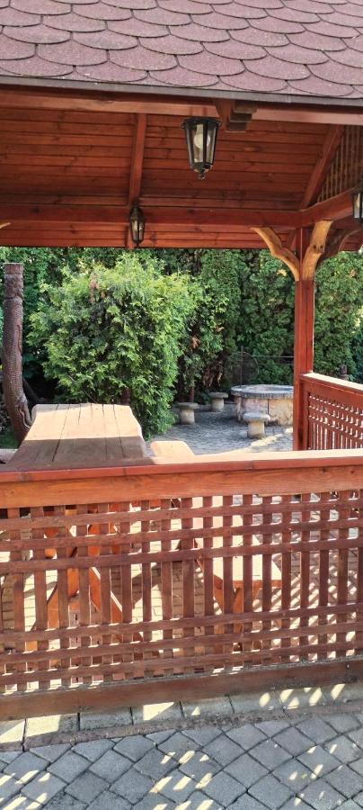 Rózsakert Apartmanház Hajdúszoboszló Esterno foto