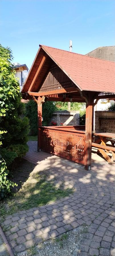 Rózsakert Apartmanház Hajdúszoboszló Esterno foto