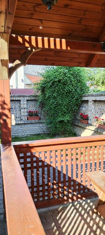 Rózsakert Apartmanház Hajdúszoboszló Esterno foto