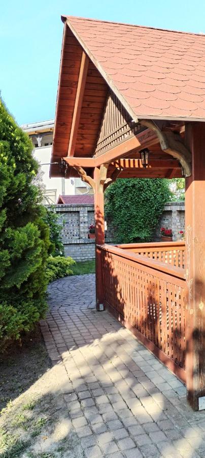 Rózsakert Apartmanház Hajdúszoboszló Esterno foto