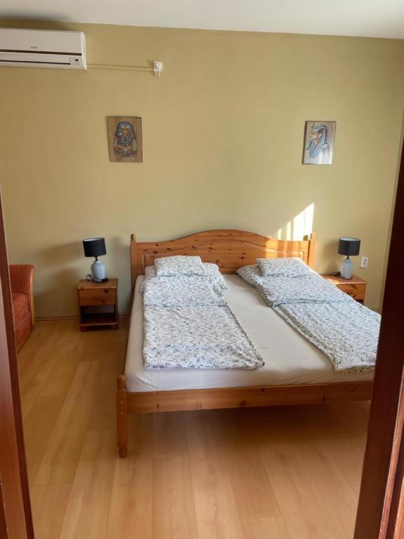 Rózsakert Apartmanház Hajdúszoboszló Esterno foto