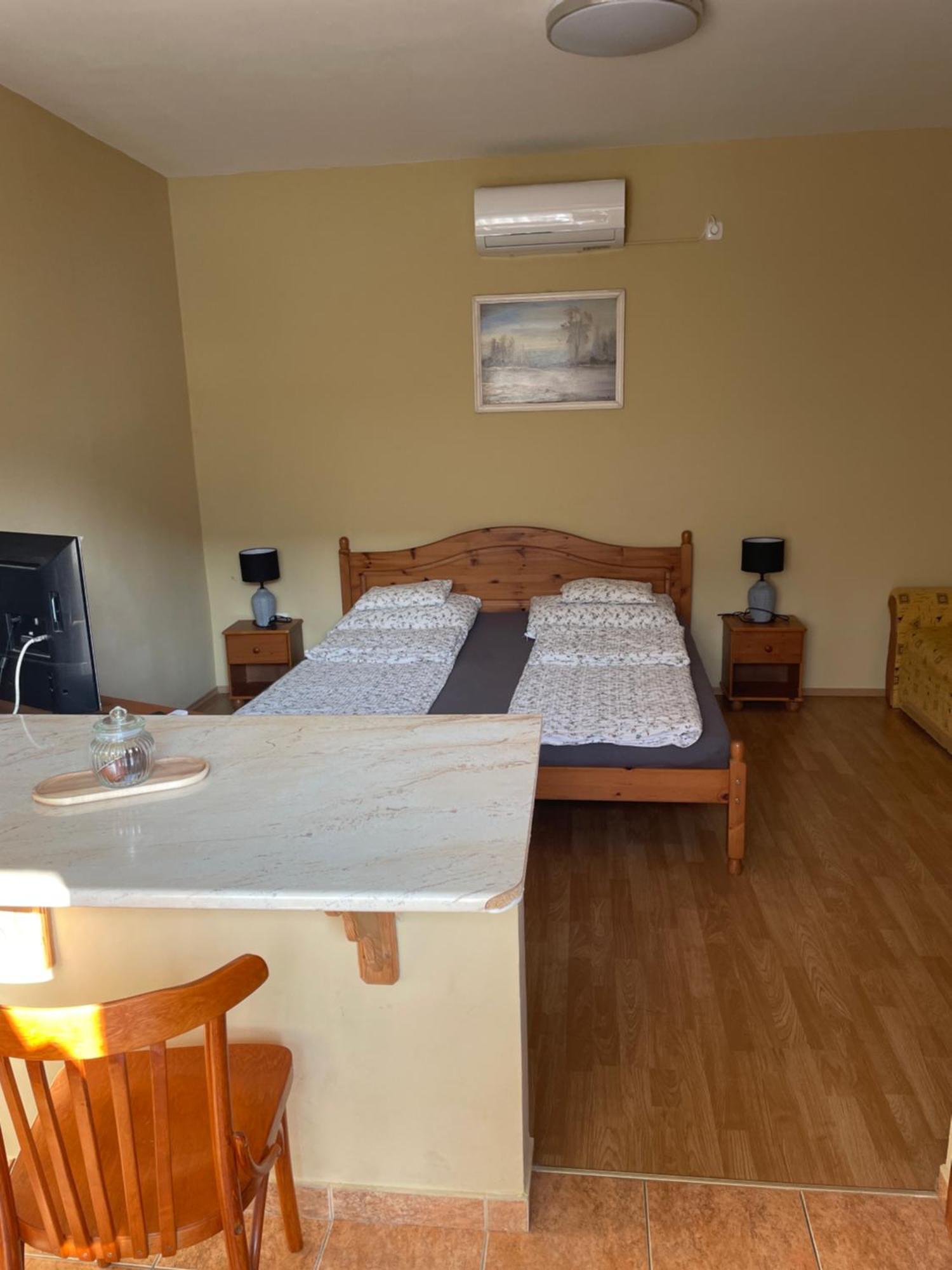 Rózsakert Apartmanház Hajdúszoboszló Esterno foto