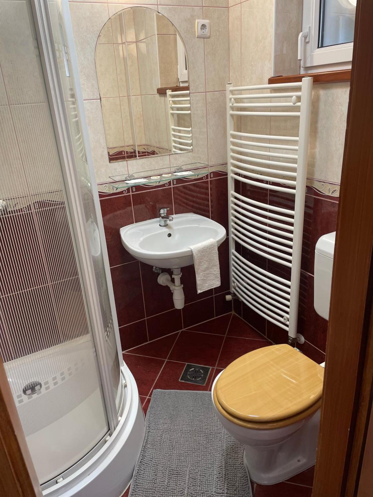 Rózsakert Apartmanház Hajdúszoboszló Esterno foto