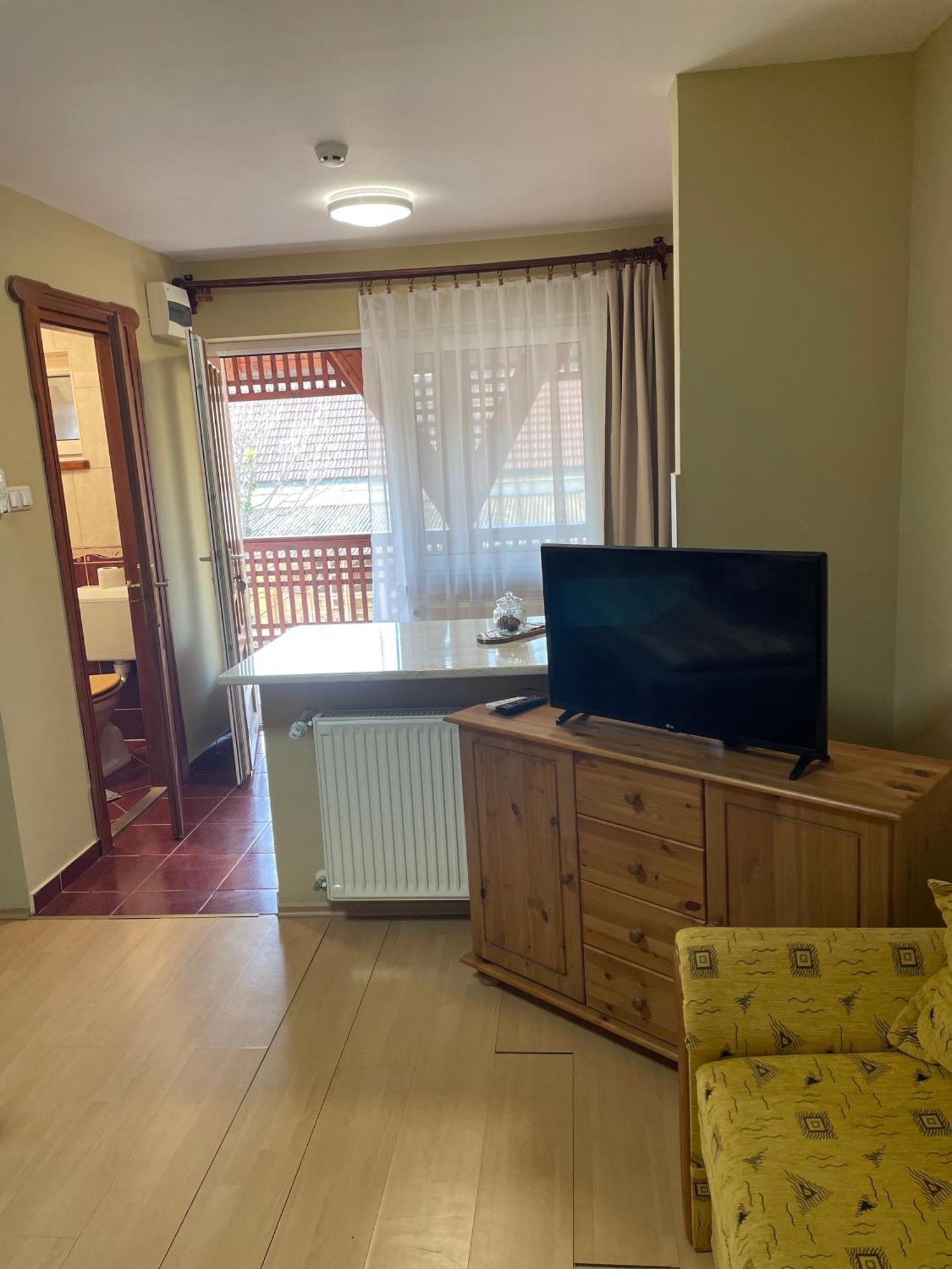 Rózsakert Apartmanház Hajdúszoboszló Esterno foto
