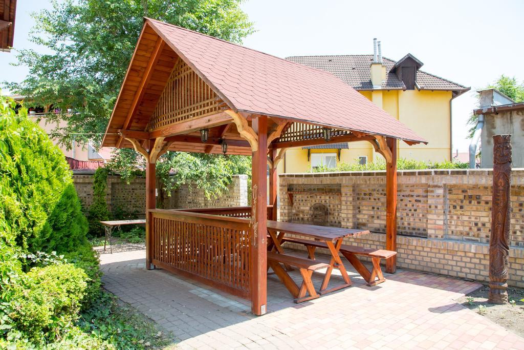 Rózsakert Apartmanház Hajdúszoboszló Esterno foto